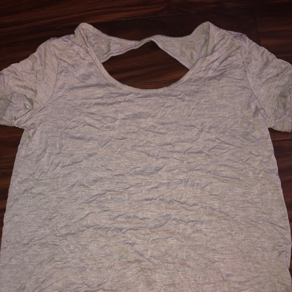 Rolled sleeves T-shirt with open back